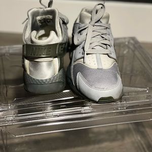 Gray Nike Huaraches in Size 6 youth